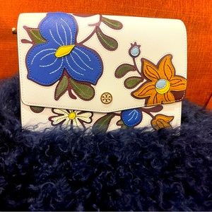 Tory Burch Robinson Appliqué convertible shoulder bag in new ivory Never Used